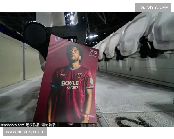 西汉姆特拉奥雷闪光仍排出场后 西汉姆特拉奥雷闪光仍排出场后